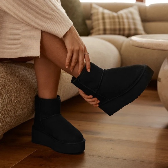UGG Black Mini Platform Boots ✨ size 10 - Picture 1 of 13